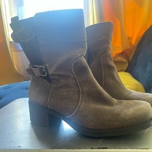 Over the ankle distressed riding boots 👢